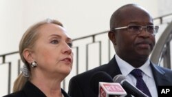 Ngoại trưởng Hoa Kỳ Hillary Clinton và Tổng thống Senegal Macky Sall tại Dakar, ngày 1/8/2012 