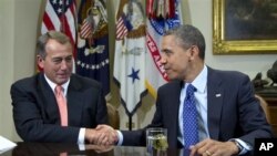 Tổng thống Hoa Kỳ Barack Obama (phải) và Chủ tịch Hạ viện John Boehner