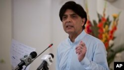 Bộ trưởng Nội vụ Pakistan Chaudhry Nisar Ali Khan cho biết, công dân Mỹ nằm trong danh sách đen Matthew Barrett sẽ bị trục xuất một khi cuộc thẩm vấn kết thúc, trong cuộc họp báo ở Islamabad, ngày 12 tháng 8 năm 2016. 