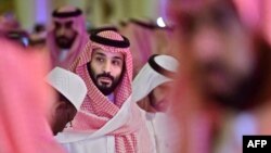 Thái từ Mohammed bin Salman tới hội nghị Sáng kiến Đầu tư Tương lại tại thủ đô Riyadh của Ả Rập Xê-út hôm 24/10. Tổng thống Mỹ Donald Trump nói vị thái tử này phải chịu trách nhiệm về vụ giết hại nhà báo Jamal Khashoggi.