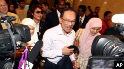 Lãnh tụ đối lập Malaysia Anwar Ibrahim đến tòa án tại Putrajaya, ngày 10/2/2015.