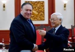 TBT ĐCSVN Nguyễn Phú Trọng tiếp Ngoại trưởng Mỹ Mike Pompeo (trái), tháng 7/2018