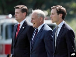 Beyaz Saray eski Personel Müdürü Rob Porter, Beyaz Saray eski Genel Sekreteri John Kelly ve Başkan Trump'ın üst düzey danışmanı ve damadı Jared Kushner iki yıl önce çekilen fotoğrafta