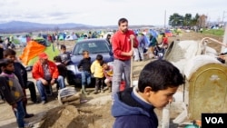 Trẻ em tại một trại tị nạn Idomeni ở biên giới Hy Lạp-Macedonia, ngày 8/3/2016.