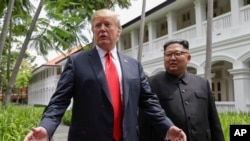 Ông Kim Jong Un và Tổng thống Trump bắt tay nhau tại Singapore năm 2018.