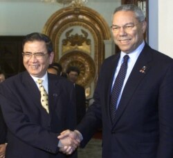 Bộ trưởng Ngoại giao Việt Nam Nguyễn Dy Niên và Ngoại trưởng Mỹ Colin Powell.