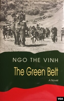 Bìa The Green Belt, bản tiếng Anh cuốn Vòng Đai Xanh do Ivy House, USA xuất bản 2004. [tư liệu Ngô Thế Vinh]