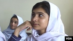 Malala Yousafzai trong lớp học