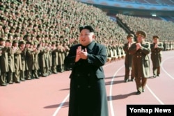 Lãnh tụ đương qyền Kim Jong Un đã trở thành bằng chứng hùng hồn của thành ngữ “cha nào con nấy”.