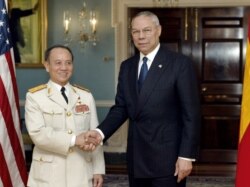 Ngoại trưởng Colin Powell tiếp Bộ trưởng Quốc phòng Việt Nam Phạm Văn Trà, thủ đô Washington, ngày 10/11/2003.