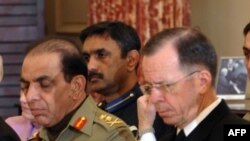 Tham mưu trưởng quân đội Pakistan, tướng Ashfaq Kayani, trái, và Đô đốc Mỹ Michael Mullen trong 1 cuộc họp Đối thoại Mỹ-Pakistan tại Bộ Ngoại giao ở Thủ đô Washington