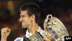 Novak Djokovic của Serbia giành chiến thắng trong Giải đơn Nam Vô địch Quần Vợt Mở Rộng Úc, đánh bại Andy Murray của Anh trong 3 set liên tiếp, ngày 30/1/2011