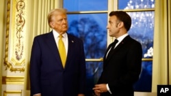 Başkan Donald Trump'ın, Fransa Cumhurbaşkanı Emmanuel Macron ile Elysee Sarayı'ndaki görüşmesi- 7 Aralık 2024. (ARŞİV)