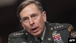 Ðại tướng Petraeus nói rằng những nỗ lực dân sự để thăng tiến lề lối cai trị, chống tham nhũng và hỗ trợ cho hòa giải tại Afghanistan rất quan trọng để đi tới thành công