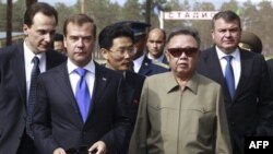 Lãnh tụ Bắc Triều Tiên Kim Jong Il và Tổng thống Nga Dmitry Medvedev tại Ulan Ude, thủ đô của nước Cộng hòa Buryatia của Liên bang Nga, ngày 24/8/2011