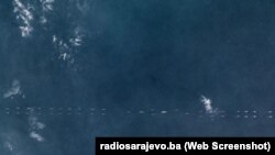 La luna llena, conocida como Superluna, y que este a&#241;o coincidi&#243; con un eclipse lunar, se alza sobre el Templo de Poseid&#243;n, cerca de Atenas.