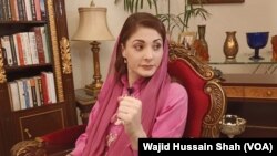 مریم نواز نے رواں ہفتے اپنے بیٹے جنید صفدر کی شادی کی تقریب میں گانا گا کر نہ صرف سب کو خوش گوار حیرت میں مبتلا کیا بلکہ اپنے سیاسی مخالفین سے بھی داد سمیٹی۔ (فائل فوٹو)