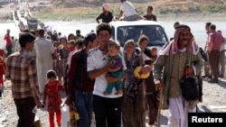 Dân cộng đồng tôn giáo thiểu số Yazidi chạy lánh nạn, 10/8/14