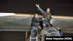 Máy bay Solar Impulse hạ cánh ở sân bay Dulles ở thủ đô Washington, D.C.