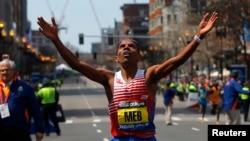 Meb Keflezighi giành chiến thắng tại cuộc đua Marathon Boston 2014