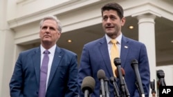 Ông Paul Ryan thông báo cho các phóng viên về ý định của ông Trump sau cuộc họp ở Nhà Trắng