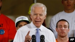 Tư liệu - Cựu Phó Tổng thống Joe Biden phát biểu trong một buổi tập hợp ủng hộ Conor Lamb, ứng cử viên Đảng Dân chủ tranh cử ở khu vực bầu cử 18 bang Pennsylvania, ngày 6 tháng 3, 2018. 