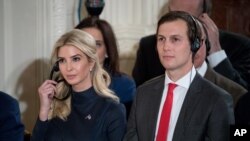 Cô Ivanka Trump cùng chồng ông Jared Kushner tại cuộc họp báo chung giữa Tổng Thống Donald Trump và Thủ tướng Đức Angela Merkel ngày 17/3/2017.