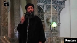 Hình ảnh từ video dường như cho thấy ông Abu Bakr al-Baghdadi đang thuyết giảng tại một ngôi đền ở Mosul, Iraq, ngày 5 tháng 7, 2014