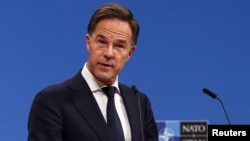 Genel Sekreter Mark Rutte, Baltık Nöbetçisi olarak adlandırılan misyonun “gelişmiş gözetim ve caydırıcılık” sağlamak için fırkateynler, deniz devriye uçakları ve insansız hava araçlarından oluşan donanma filosunu içereceğini söyledi. 