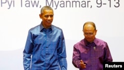 Tổng thống Mỹ Barack Obama được Tổng thống Myanmar Thein Sein chào đón tại Hội nghị Thượng đỉnh các Quốc gia Đông Nam Á ASEAN lần thứ 25 tại Naypyitaw, ngày 12/11/2014.