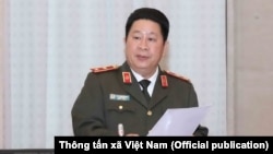 Trung tướng Bùi Văn Thành bị Bộ Chính trị kỉ luật giữa lúc Tổng bí thư Nguyễn Phú Trọng đang tiến hành một chiến dịch trấn áp tham nhũng quyết liệt. (Ảnh: Thông tấn xã Việt Nam)