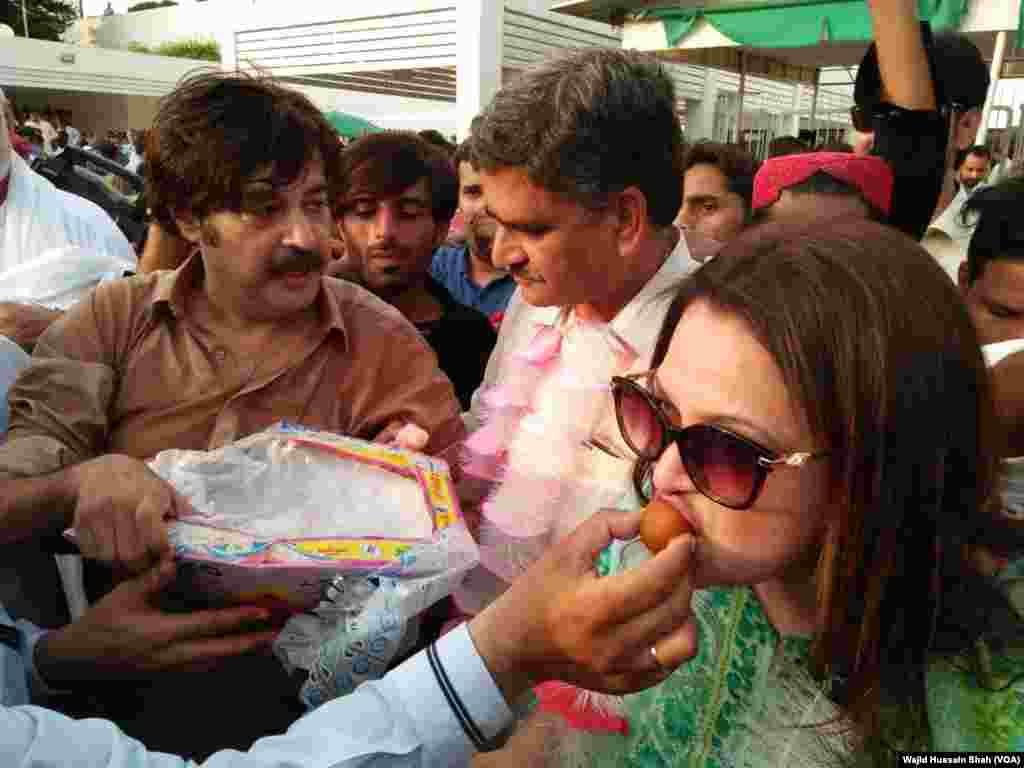 Celebrations for Imran Khan elected New Prime Minister of Pakistan