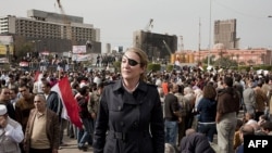 Daha önce Mısır'daki başkaldırıyı izleyen Marie Colvin Kahire'nin Tahrir meydanında