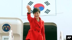 Bắc Triều Tiên gọi Tổng thống Nam Triều Tiên Park Geun-hye là một bà nhà quê ‘lắm mồm'.