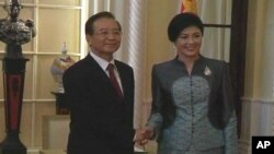 Thủ tướng Thái Lan Yingluck Shinawatra và Thủ tướng Trung Quốc Ôn Gia Bảo tại Bangkok.