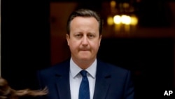 Thủ tướng Anh David Cameron tuyên bố từ chức sau khi không thể thuyết phục người dân Anh ở lại EU trong cuộc trưng cầu dân ý tổ chức tháng trước.