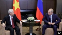 Tổng Bí thư Nguyễn Phú Trọng gặp Tổng thống Nga Vladimir Putin tại nơi nghỉ mát Sochi trên bờ Biển Đen ngày 6/9/2018.