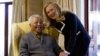 Ngoại trưởng Clinton đến thăm ông Nelson Mandela