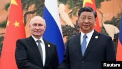 Prezidan Larisi Vladimir Putin (a goch) ak Prezidan Lachin Xi Jinping. 