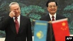 Chủ tịch Hồ Cẩm Đào ggặp Tổng Thống Kazakhstan Nursultan Nazarbayev ở Astana