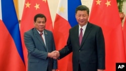 Tổng thống Philippines, Rodrigo Duterte, và Chủ tịch Trung Quốc Tập Cận Bình