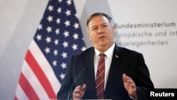 Ngoại trưởng Mike Pompeo họp báo tại Vienna, Áo, ngày 14/8/2020. 