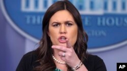 Phát ngôn viên Tòa Bạch Ốc Sarah Sanders phát biểu trong cuộc họp báo thường nhật tại Phòng Họp báo Brady của Tòa Bạch Ốc, ngày 9 tháng 3, 2018.