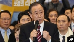 Cựu Tổng thư ký LHQ Ban Ki-moon tại sân bay quốc tế Incheon, Seoul, Hàn Quốc, ngày 12/01/2017.