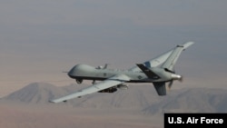 MQ-9 insansız hava aracı 20 metre kanat açıklığına ve yaklaşık 11 metre uzunluğa sahip. Askeri İHA, silahlı değilken yaklaşık 2220 kilogram ağırlığında.
