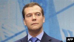 Tổng thống Nga Dmitry Medvedev ca ngợi Tổng thống Hoa Kỳ Barack Obama là người 'giữ đúng các lời hứa'