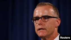 Andrew McCabe nói ông đang bị nhắm mục tiêu vì ông đã chứng thực phát biểu của cựu Giám đốc FBI James Comey rằng Tổng thống Donald Trump đã tìm cách gây áp lực buộc ông Comey chấm dứt cuộc điều tra Nga.