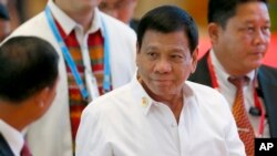 Tổng thống Philippines Rodrigo Duterte đến Trung tâm Hội nghị Quốc gia để gặp gỡ các nhà lãnh đạo ASEAN bên lề Hội nghị Cấp cao ASEAN ở Vientiane, Lào, 6/9/2016.