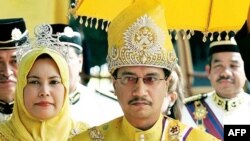 Quốc vương Malaysia Tuanku Mizan Zainal Abidin và Hoàng hậu Nur Zahirah