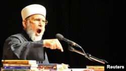 Ông Tahir-ul-Qadri, một giáo sĩ ôn hòa, được đông đảo người Pakistan ở trong nước ủng hộ.